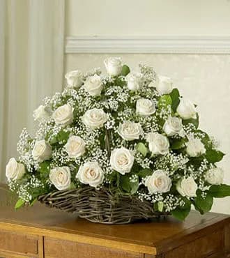 Canasta de Rosas Blancas