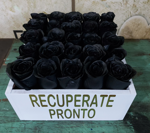 Caja de Rosas Negras con Vinil Personalizado – Flores y Expresiones